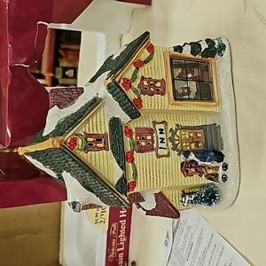 Victoria falls porcelain lighted house Inn Collector series 1 Vintage Christmas